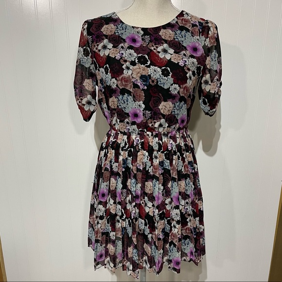 Pins & Needles | Floral Pleated Dress - Picture 1 of 8